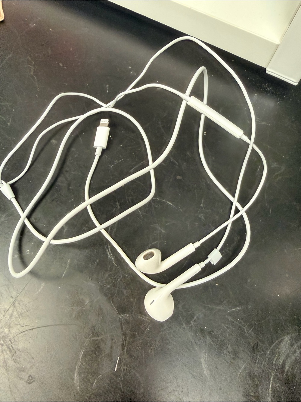 Apple White Lightning Earbuds with Inline Remote GUC